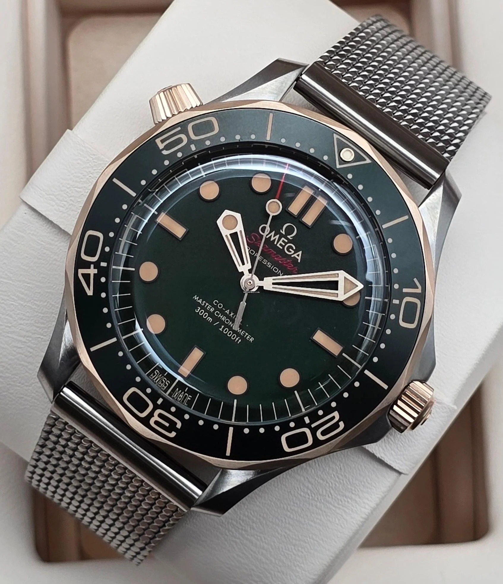  Omega Seamaster Diver 300 M 210.90.42.20.10.001 Bronze Gold/Titanium Unworn/New Condition Full Set 11-2025 