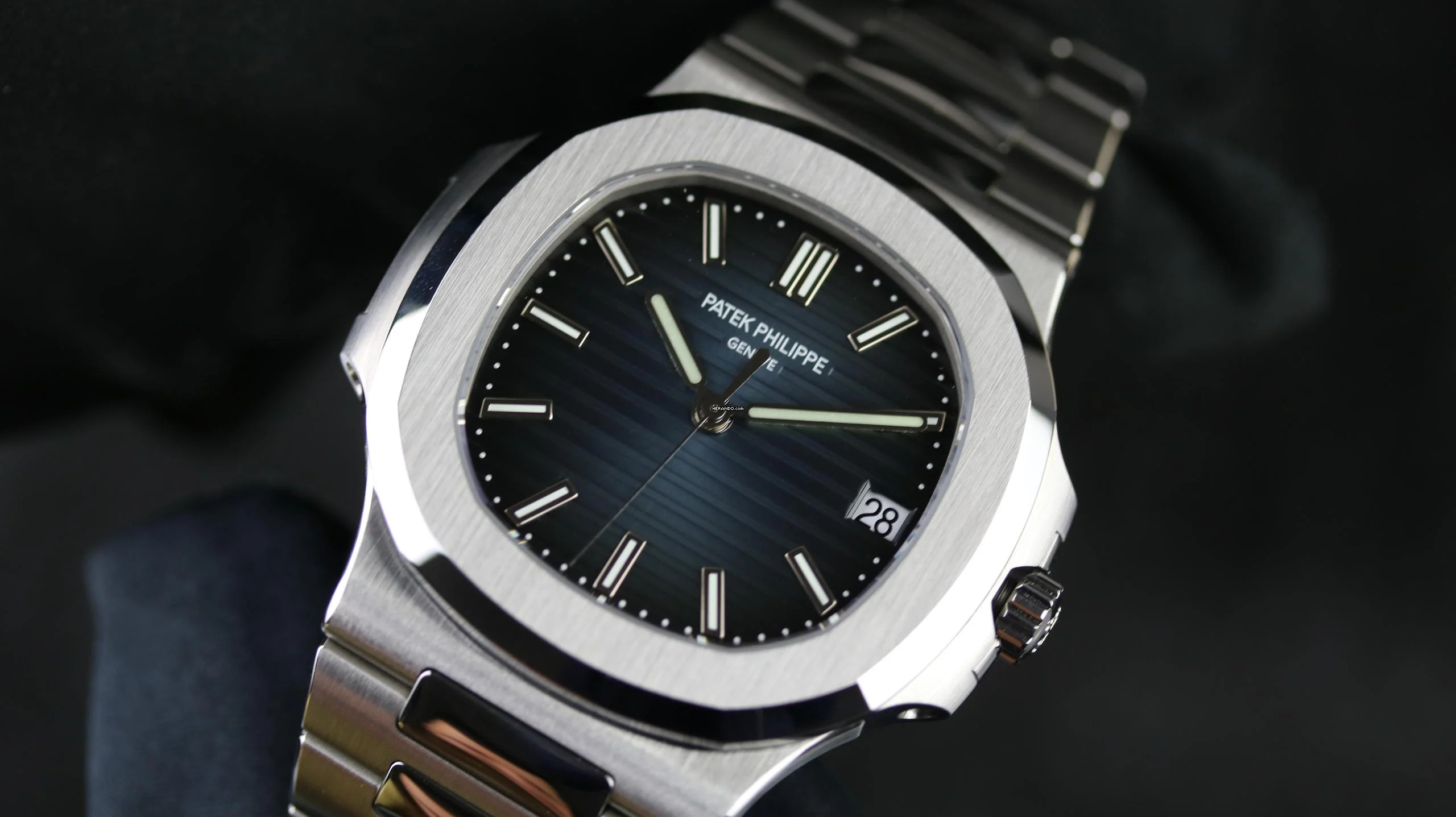 Thumbnail von Patek Philippe Nautilus Steel - Blue New Calibre - like New - Fullset - 2020