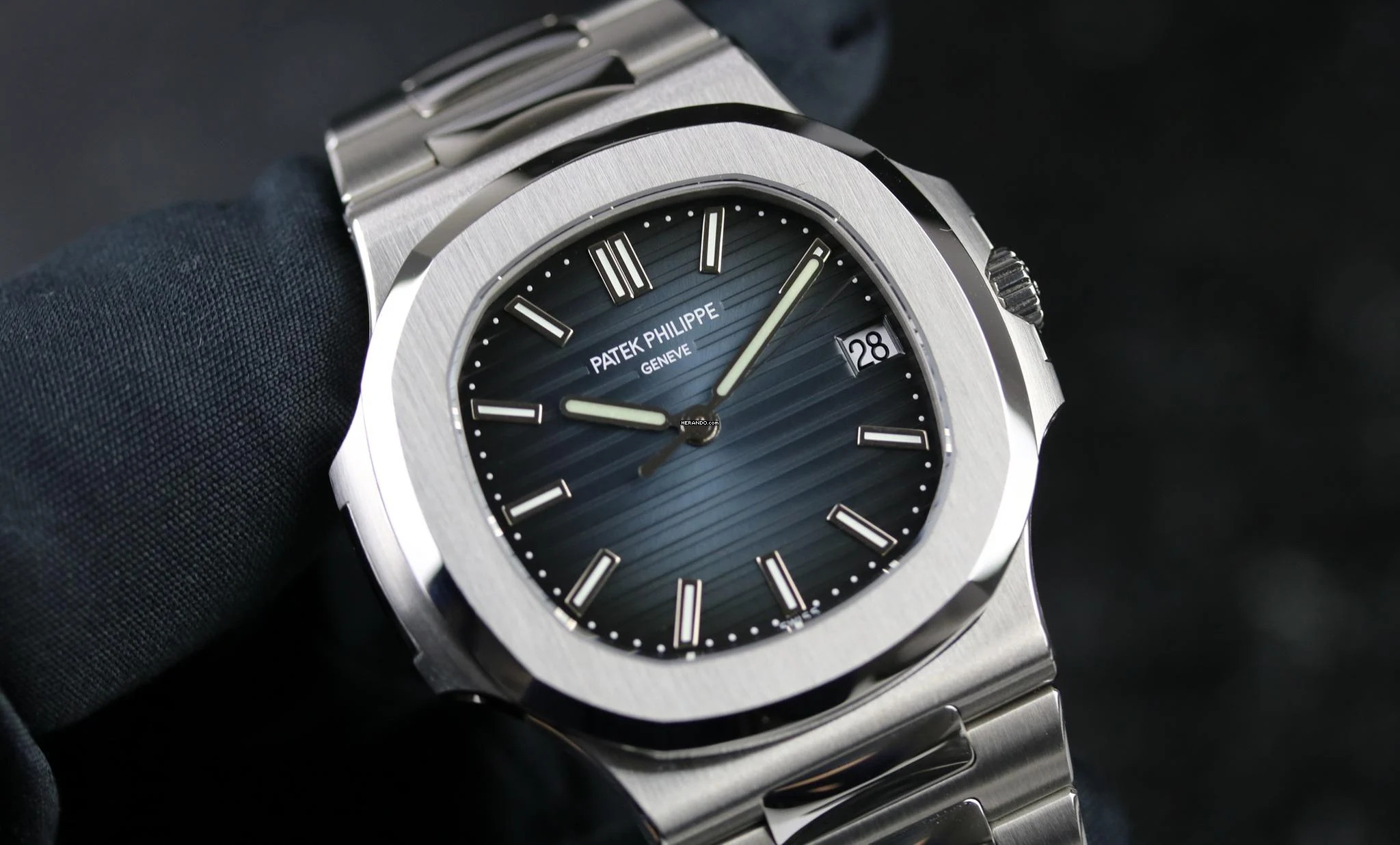 Thumbnail von Patek Philippe Nautilus Steel - Blue New Calibre - like New - Fullset - 2020