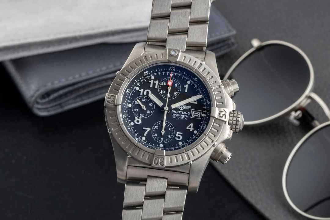  Breitling Avenger Chronograph Titan Automatik Herrenuhr Ref. E13360 