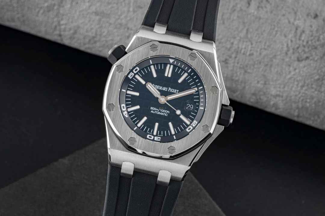  Audemars Piguet Royal Oak Offshore Diver Stahl Automatik Ref 15710ST.00.A002CA.01 Box & Papiere 