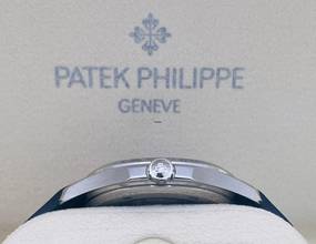 Thumbnail von Patek Philippe Aquanaut (with first buying receipt) NEW,UNWORN + BOX&PAPERS + NEW Clasp and Movement