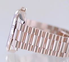 Thumbnail von Rolex Day-Date 40 40mm 18K Roségold Olive green Dial Presidentband Klassiker Fluted B+P