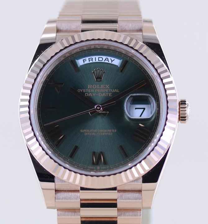  Rolex Day-Date 40 40mm 18K Roségold Olive green Dial Presidentband Klassiker Fluted B+P 