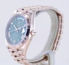 Thumbnail von Rolex Day-Date 40 40mm 18K Roségold Olive green Dial Presidentband Klassiker Fluted B+P