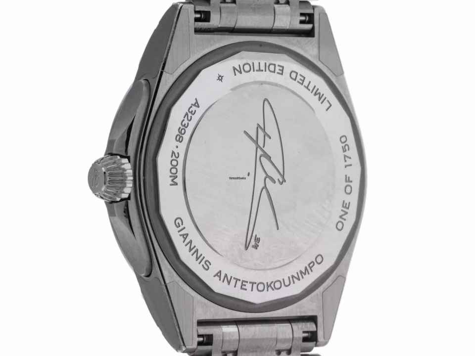  Breitling Chronomat GMT Giannis Antetokounmpo GMT Ref.A32398A11L1A1 2026 Full Set Ungetragen Chronomat GMT Giannis Antetokounmpo Green Dial 