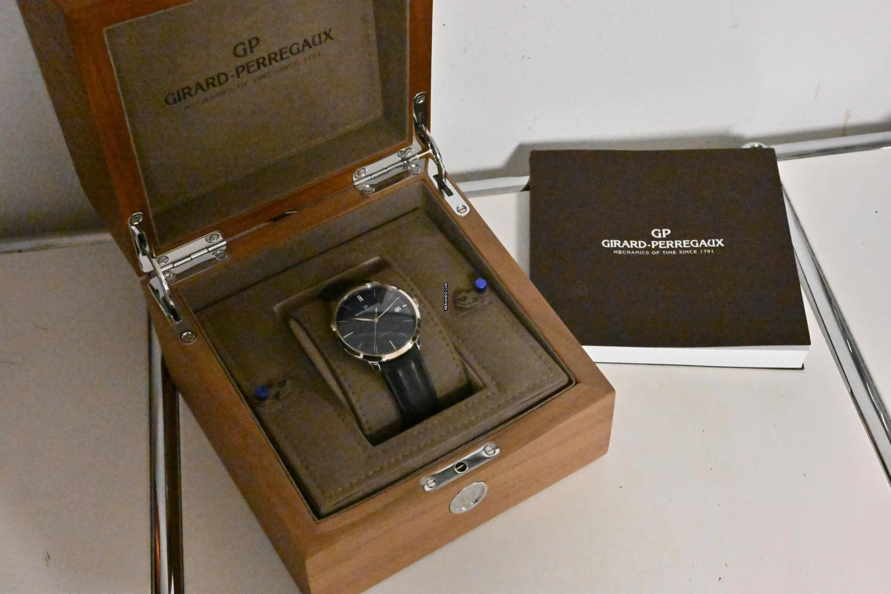 Thumbnail von Girard Perregaux 1966 18k White gold Blue Smoked Dial 41mm 49527-53-432-BB4A