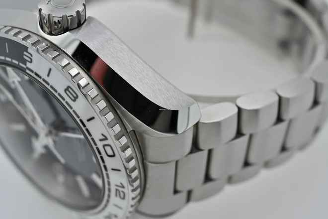  Omega Seamaster Planet Ocean GMT Black/White 21530442201001 