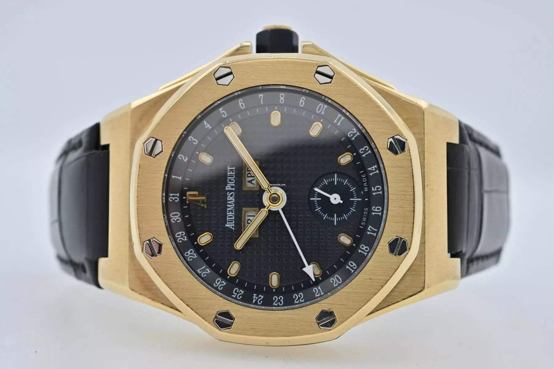  Audemars Piguet Royal Oak Offshore Triple Calendar Date 18k Yellow Gold 25808 