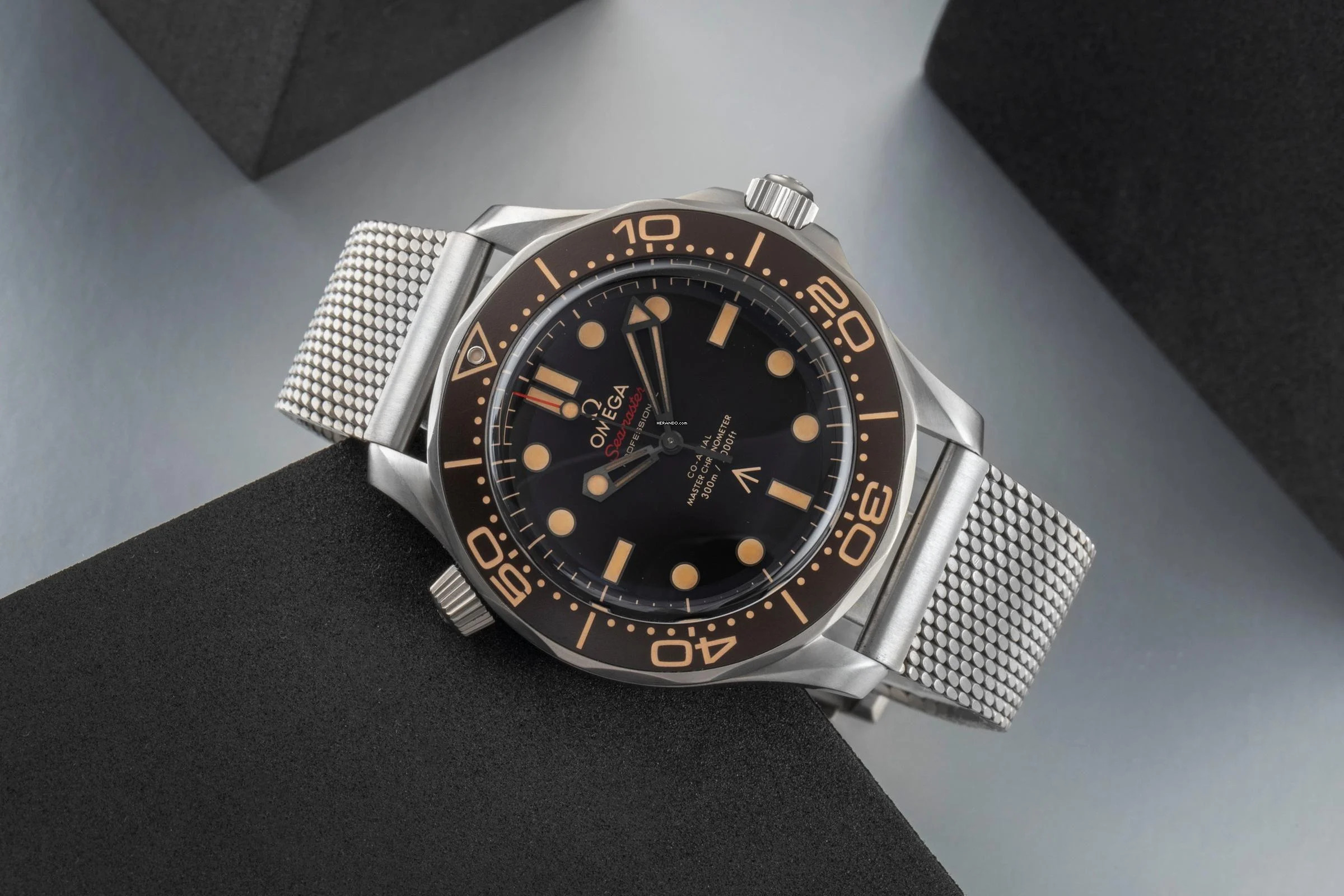 Omega Seamaster Diver 300 M James Bond 007 Titan Automatik 210.90.42.20.01.001