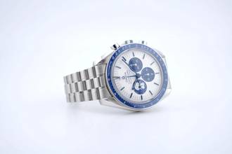 Thumbnail von Omega Speedmaster Professional Moonwatch Silver Snoopy Award - UNWORN - With Additional Leather Strap - With Box And Papers - 310.32.42.50.02.001 2024