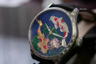 Thumbnail von Trenyo Koi Pond Unique Piece in Dial 14k Yellow gold and 999 Silver