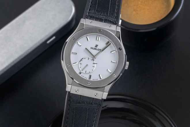  Hublot Classic Fusion Ultra-Thin Titan Handaufzug Herrenuhr Ref. 515.NX.2210.LR 