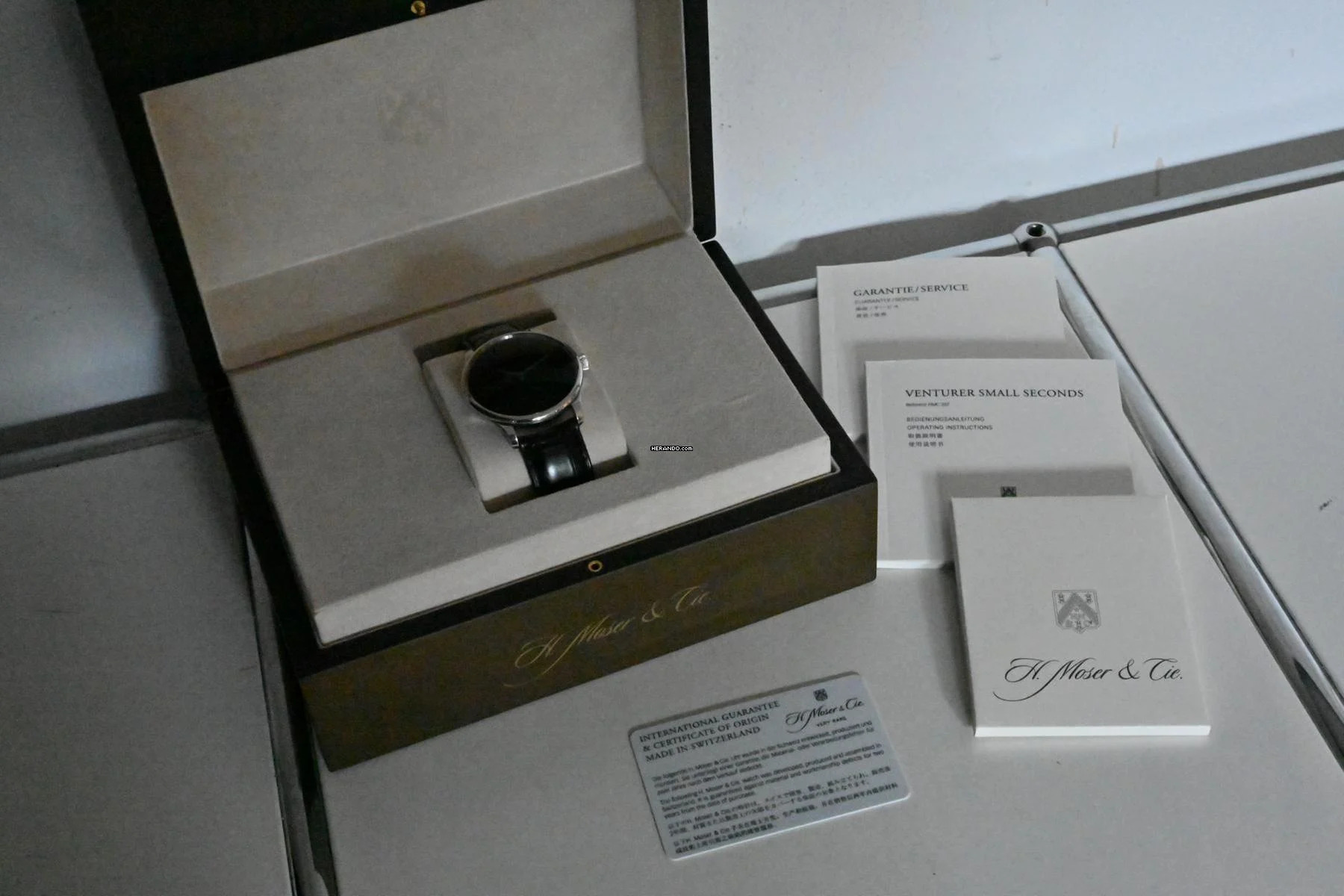 Thumbnail von H.Moser & Cie. Venturer XL Vantablack Special Edition 2327-1213