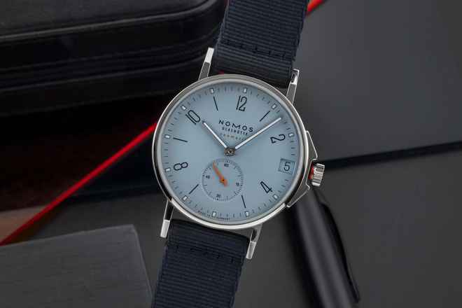  NOMOS Ahoi Neomatik 38 Datum Sky Stahl Automatik Ref. 526 B&P 