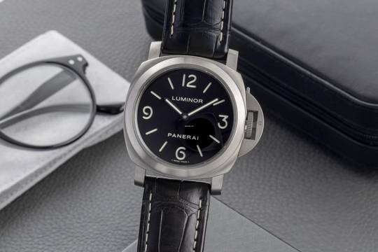  Panerai Luminor Base Titan Handaufzug Herrenuhr Ref. PAM00176 B&P 2014 