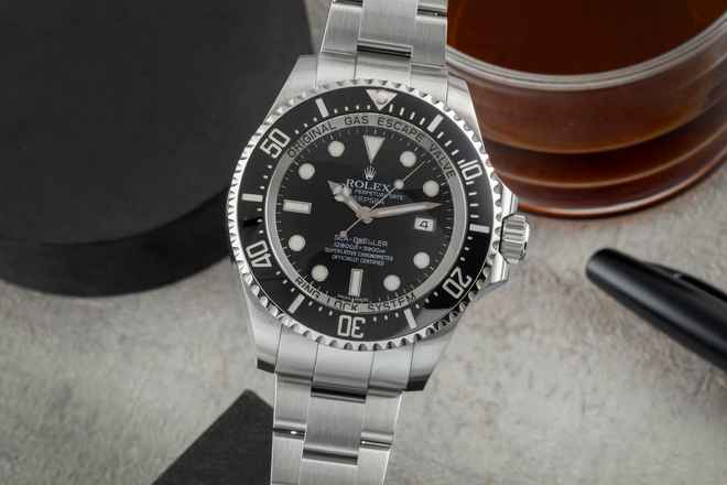  Rolex Sea-Dweller Deepsea Black Dial Oyster Stahl Automatik Ref. 116660 Papers 
