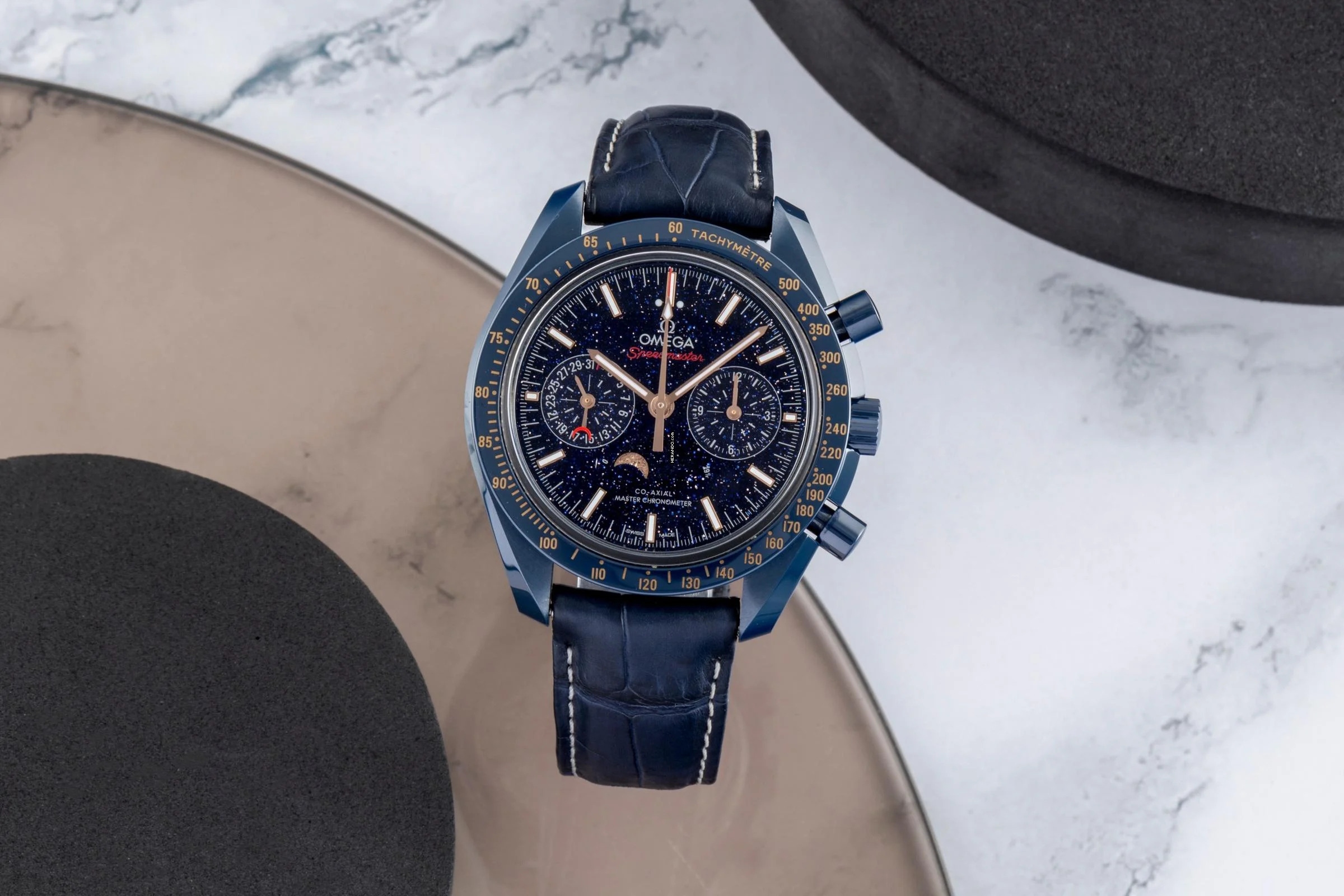  Omega Speedmaster Moonphase Moonwatch Blue Side of the Moon 304.93.44.52.03.002 