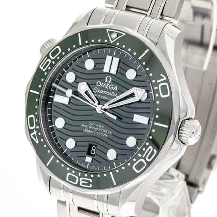 Omega Seamaster Diver 300 M Green – 210.30.42.20.10.001 – NEW & Unworn – Full Set until 02/2026