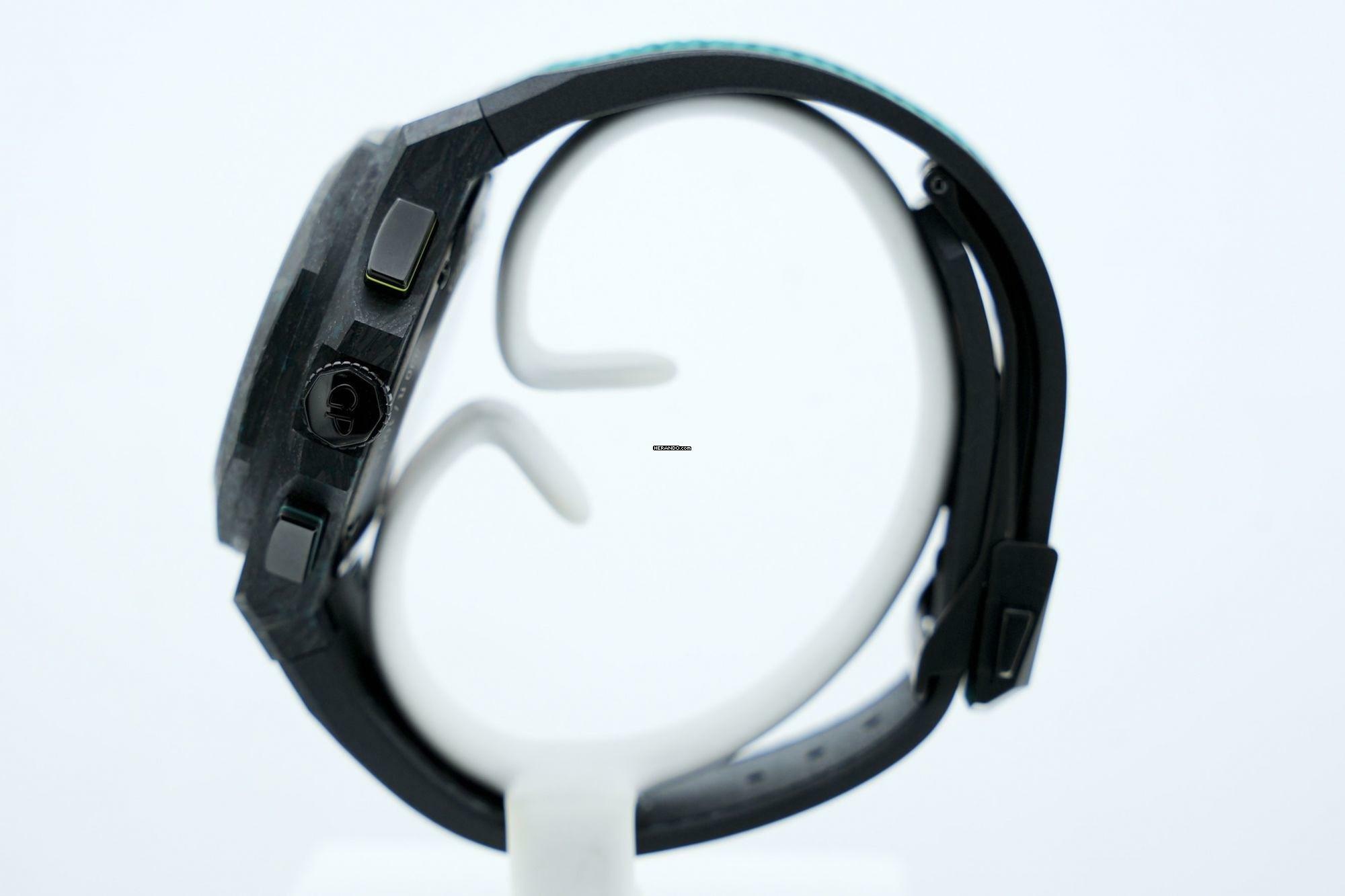 Thumbnail von Girard Perregaux Laureato Absolute Chronograph Aston Martin F1 Edition - Limited To 306 Pieces - Carbon Case - 24 Months Warranty 81060-41-3071-1CX