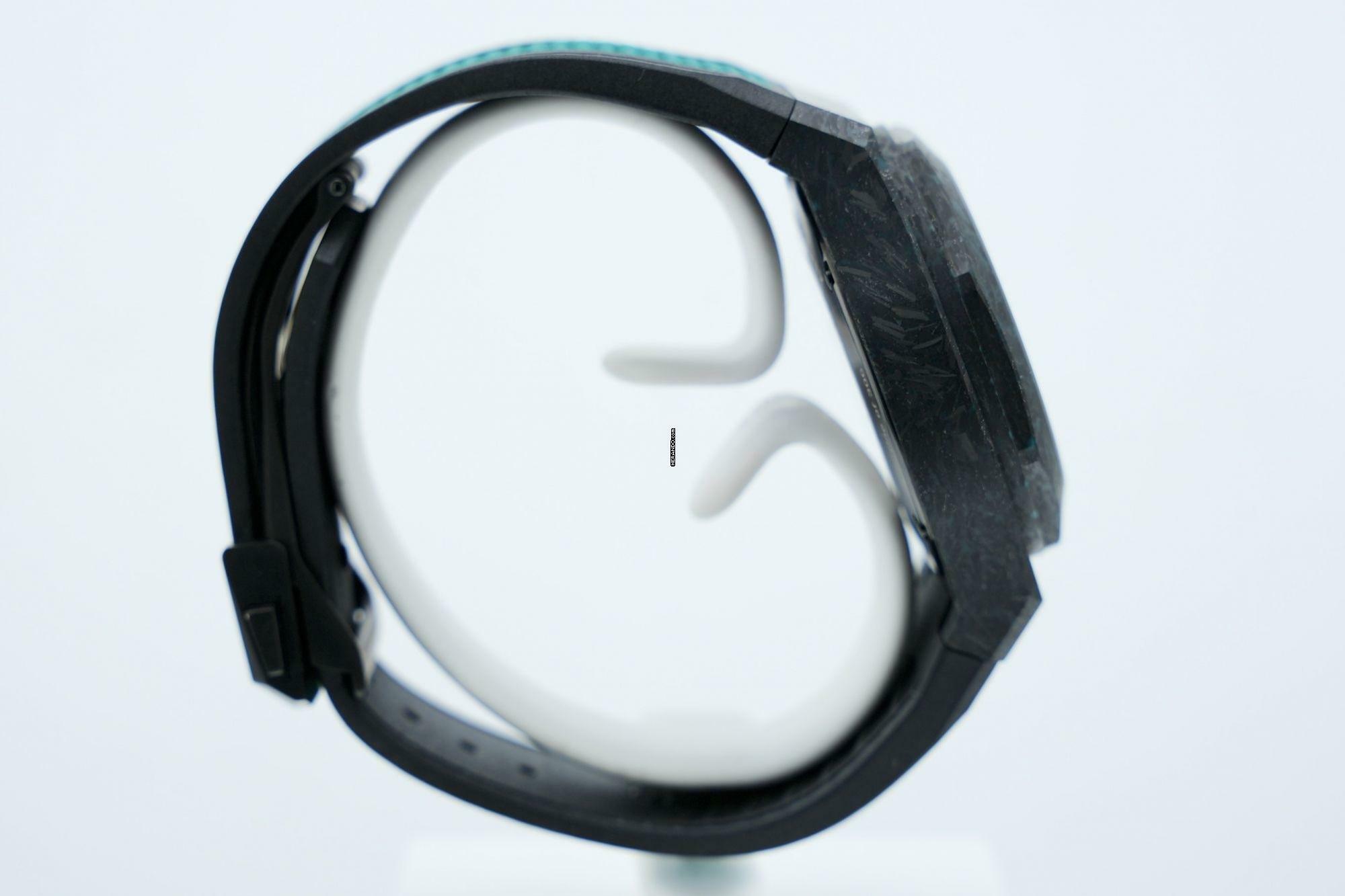 Thumbnail von Girard Perregaux Laureato Absolute Chronograph Aston Martin F1 Edition - Limited To 306 Pieces - Carbon Case - 24 Months Warranty 81060-41-3071-1CX