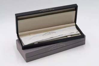 Thumbnail von A. Lange & Söhne Saxonia Großdatum 18K (0,750) Gold Handaufzug 105.021 Box