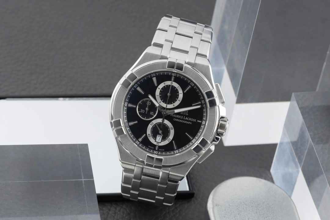  Maurice Lacroix AIKON Chronograph Stahl Quarz Herrenuhr Ref AI 1018-SS002-330-1 
