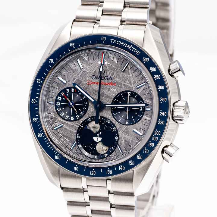  Omega Speedmaster Moonphase Meteorite 43 – 304.30.43.52.06.001 – NEW & Unworn – 01/2026 Full Set 