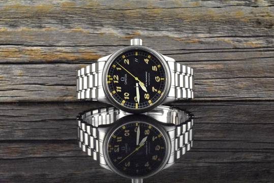  Omega Genève Dynamic Automatic Black Tritium 5200.50 Vintage Military 