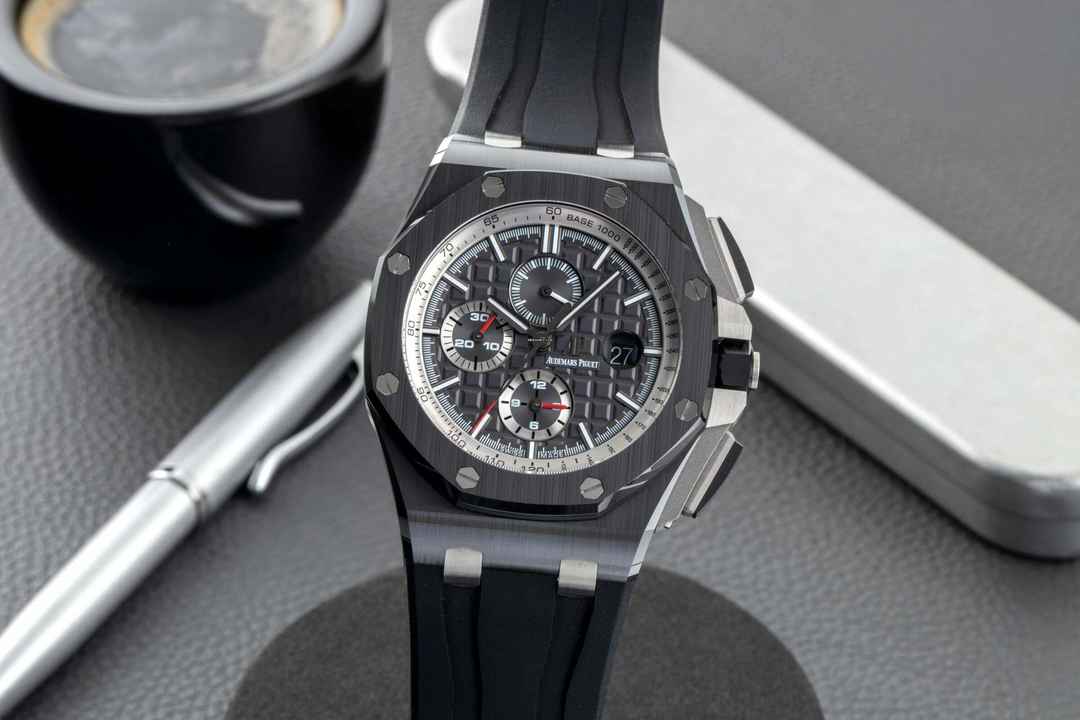  Audemars Piguet Royal Oak Offshore Chronograph Keramik / Titan Automatik Ref. 26405CE.OOA002CA.01 B&P 