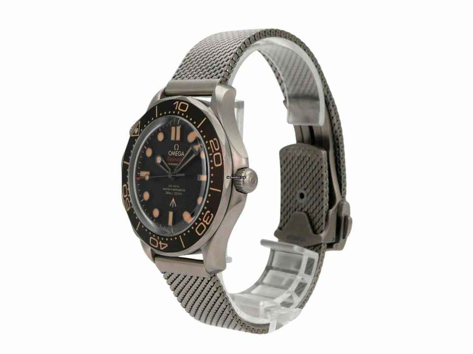  Omega Seamaster Diver 300 M Master 007 Edition 210.90.42.20.01.001 