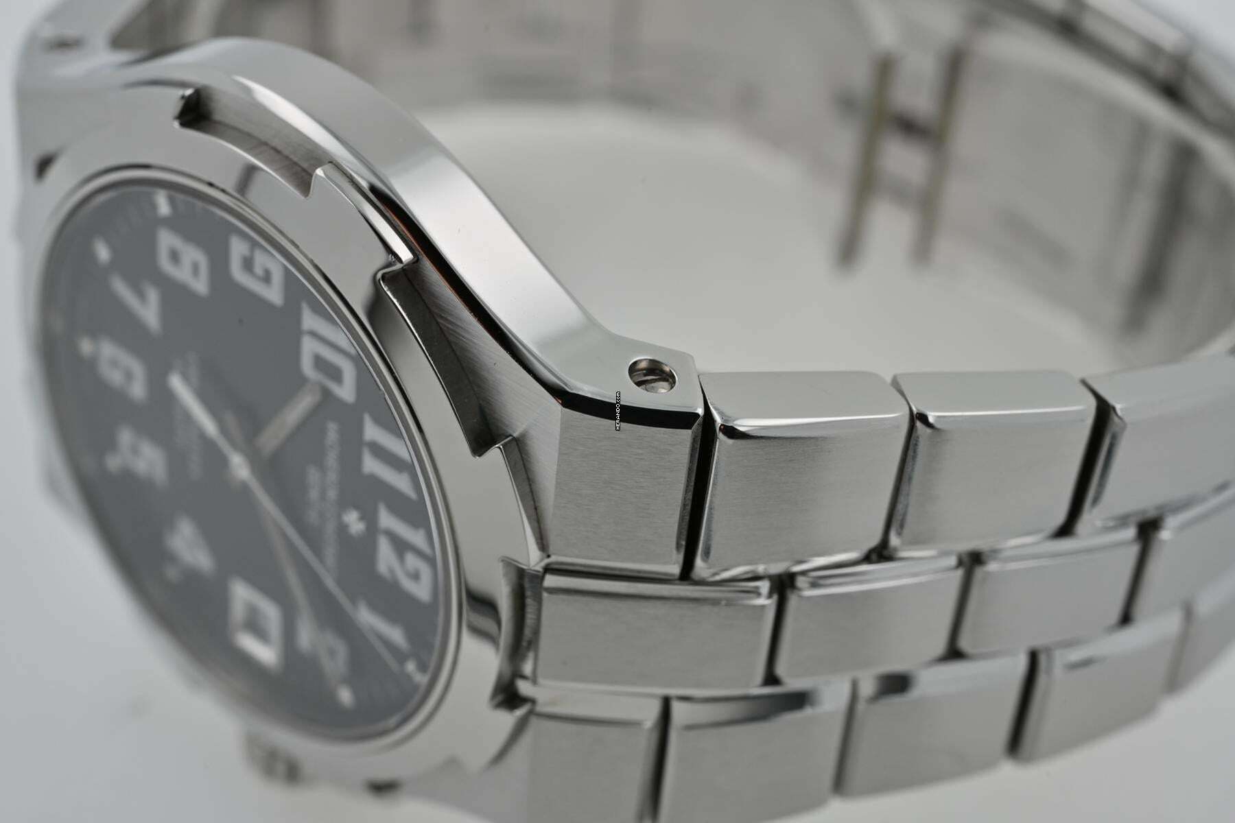 Thumbnail von Vacheron Constantin Overseas Automatik 42042/423A 37mm Black Dial Full Set