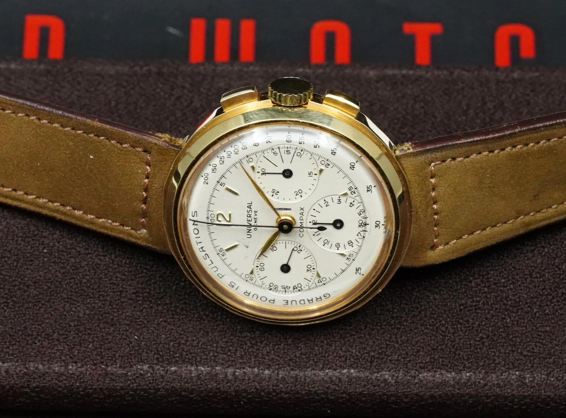 Thumbnail von Universal Genève Compax SUPER RARE COMPAX CHRONO 18K DISCO VOLANTE WITH PULSATIONS DIAL VINTAGE