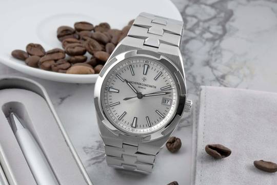  Vacheron Constantin Overseas Automatik Herrenuhr Ref. 4500V/110A-B126 B&P 2016 