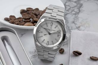 Thumbnail von Vacheron Constantin Overseas Automatik Herrenuhr Ref. 4500V/110A-B126 B&P 2016