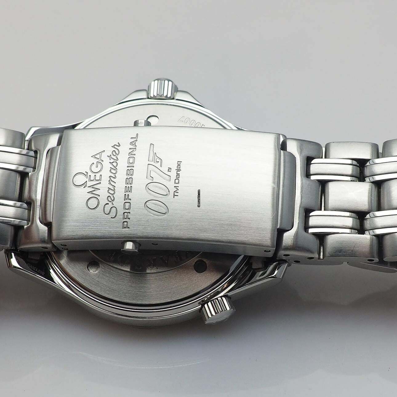 Thumbnail von Omega Seamaster Diver 300 M James Bond 40 Anniversar 25378000 top cond. not polished in its original condition!