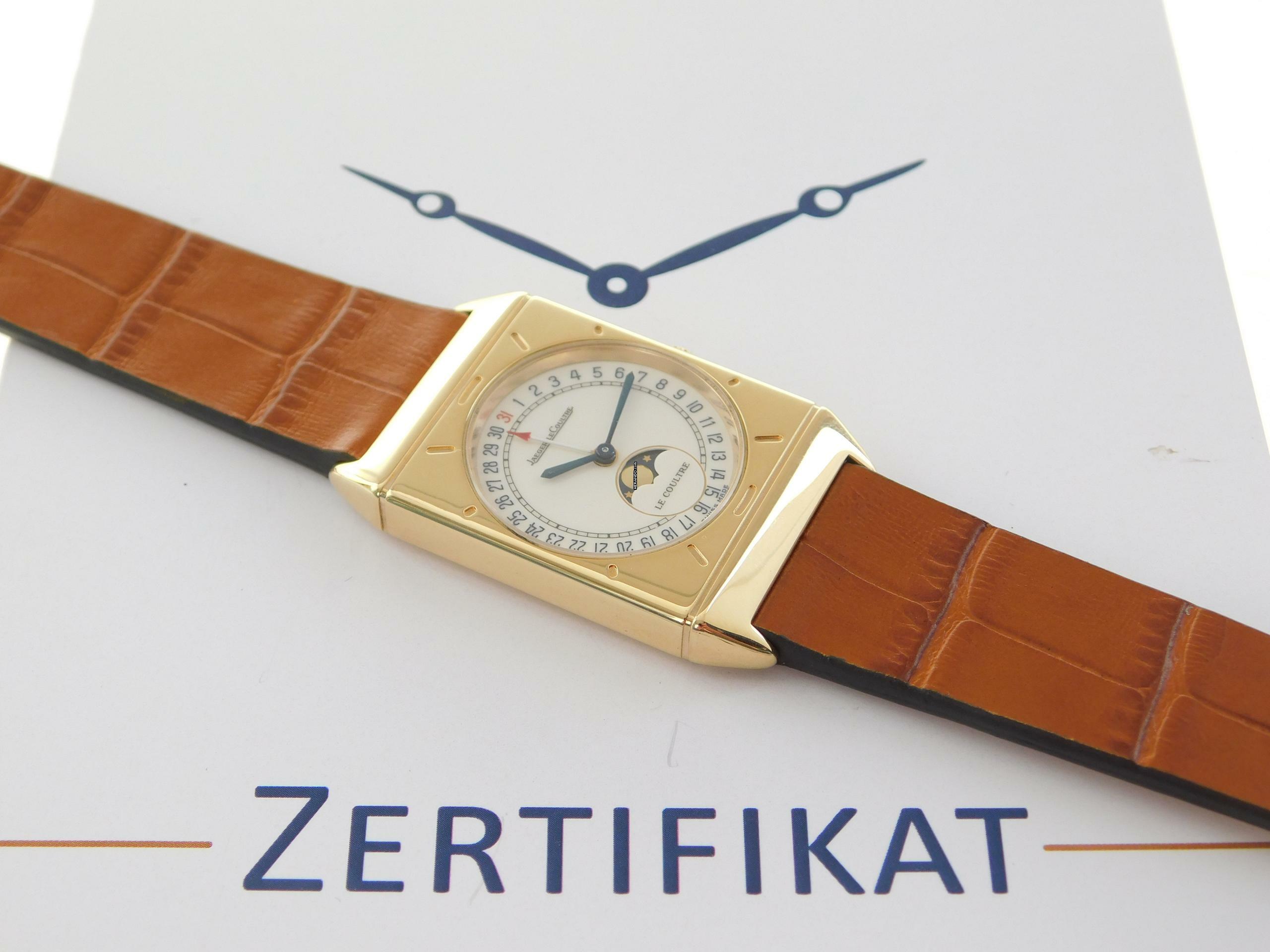 Thumbnail von Jaeger-LeCoultre 18 Karat Gelbgold Herrenuhr mit Calendar und Mondphase Rarität Herrengröße 24,5 x 38,5 mm