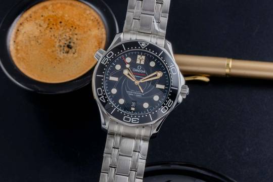  Omega Seamaster Diver 300 M James Bond Automatik Stahl 210.22.42.20.01.004 B&P 