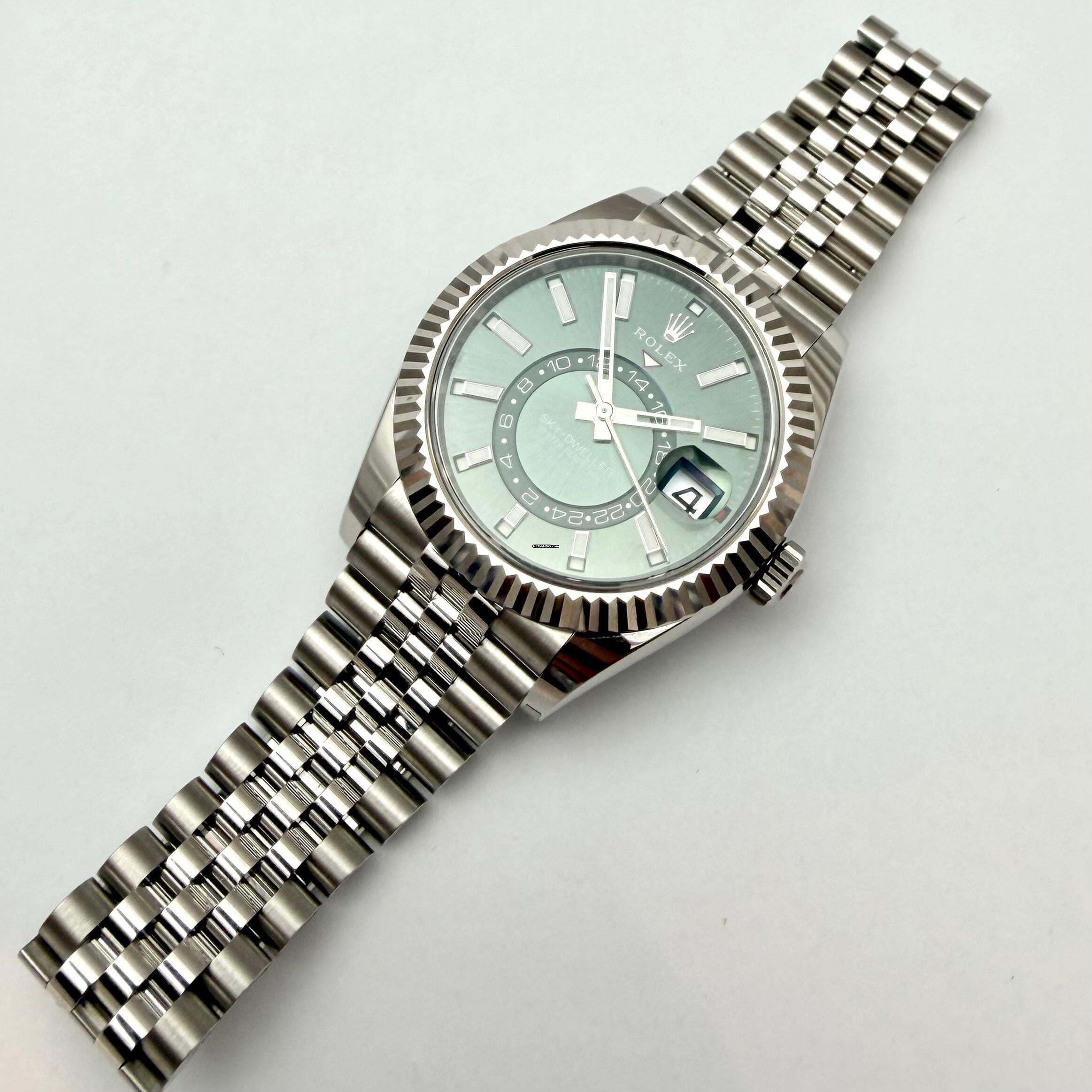 Thumbnail von Rolex Sky-Dweller green Dial LC100 2024