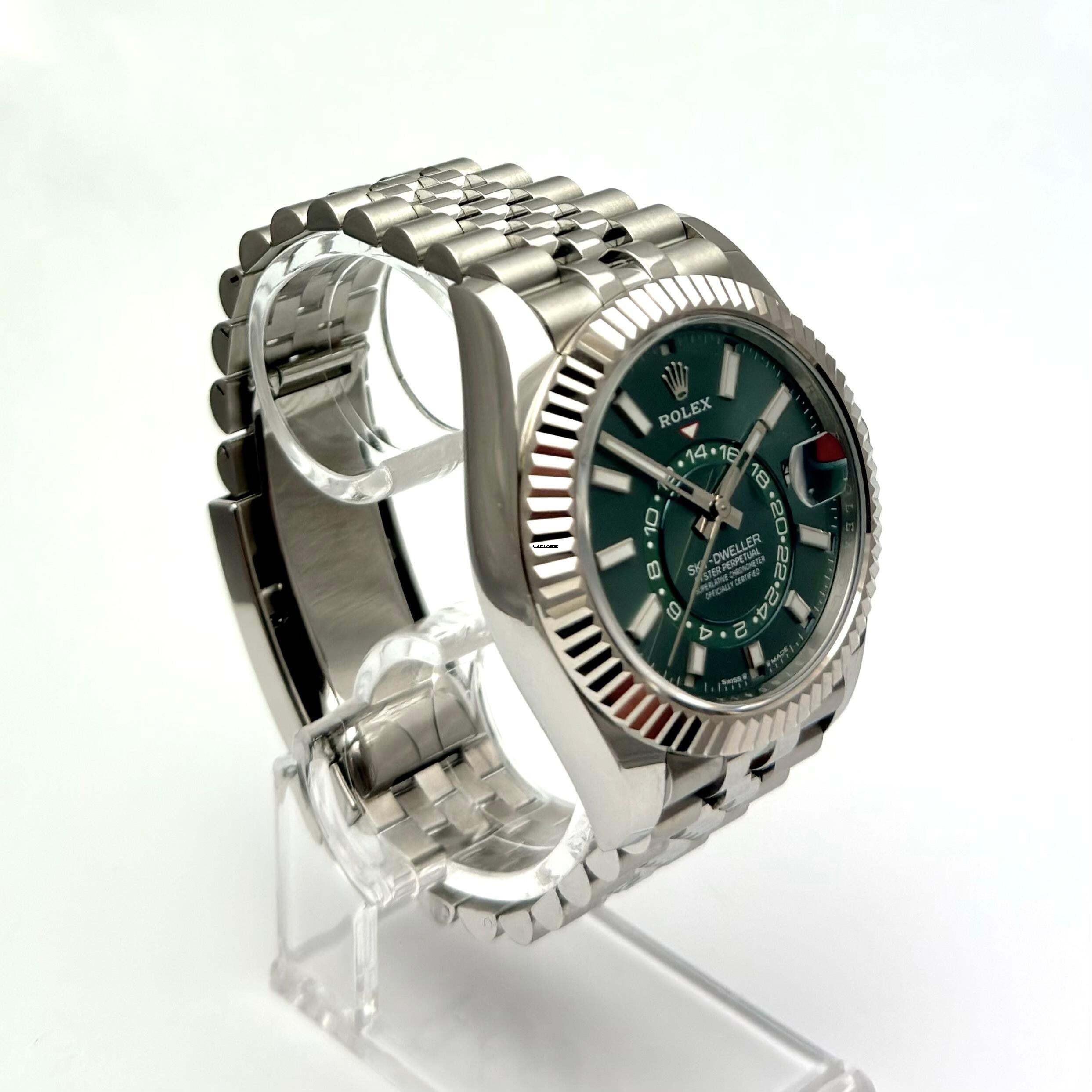 Thumbnail von Rolex Sky-Dweller green Dial LC100 2024