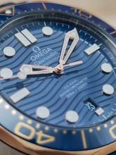 Thumbnail von Omega Seamaster Diver 300 M 42mm 210.22.42.20.03.002 Blauwe wijzerplaat Sedna Goud/Staal Zeer goed Compleet met doos 11-2023