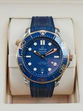 Thumbnail von Omega Seamaster Diver 300 M 42mm 210.22.42.20.03.002 Blauwe wijzerplaat Sedna Goud/Staal Zeer goed Compleet met doos 11-2023