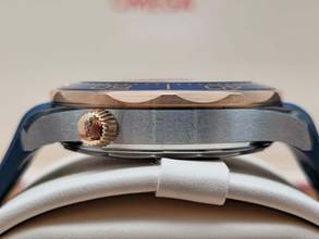 Thumbnail von Omega Seamaster Diver 300 M 42mm 210.22.42.20.03.002 Blauwe wijzerplaat Sedna Goud/Staal Zeer goed Compleet met doos 11-2023