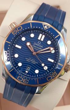  Omega Seamaster Diver 300 M 42mm 210.22.42.20.03.002 Blue dial Sedna Gold/Steel Very Good Full Set 11-2023 