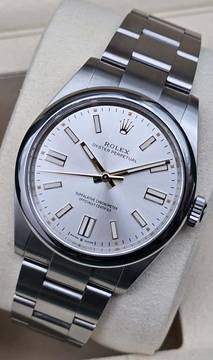 Rolex Oyster Perpetual 41mm 134300 Argent Très bon ensemble complet 11-2025