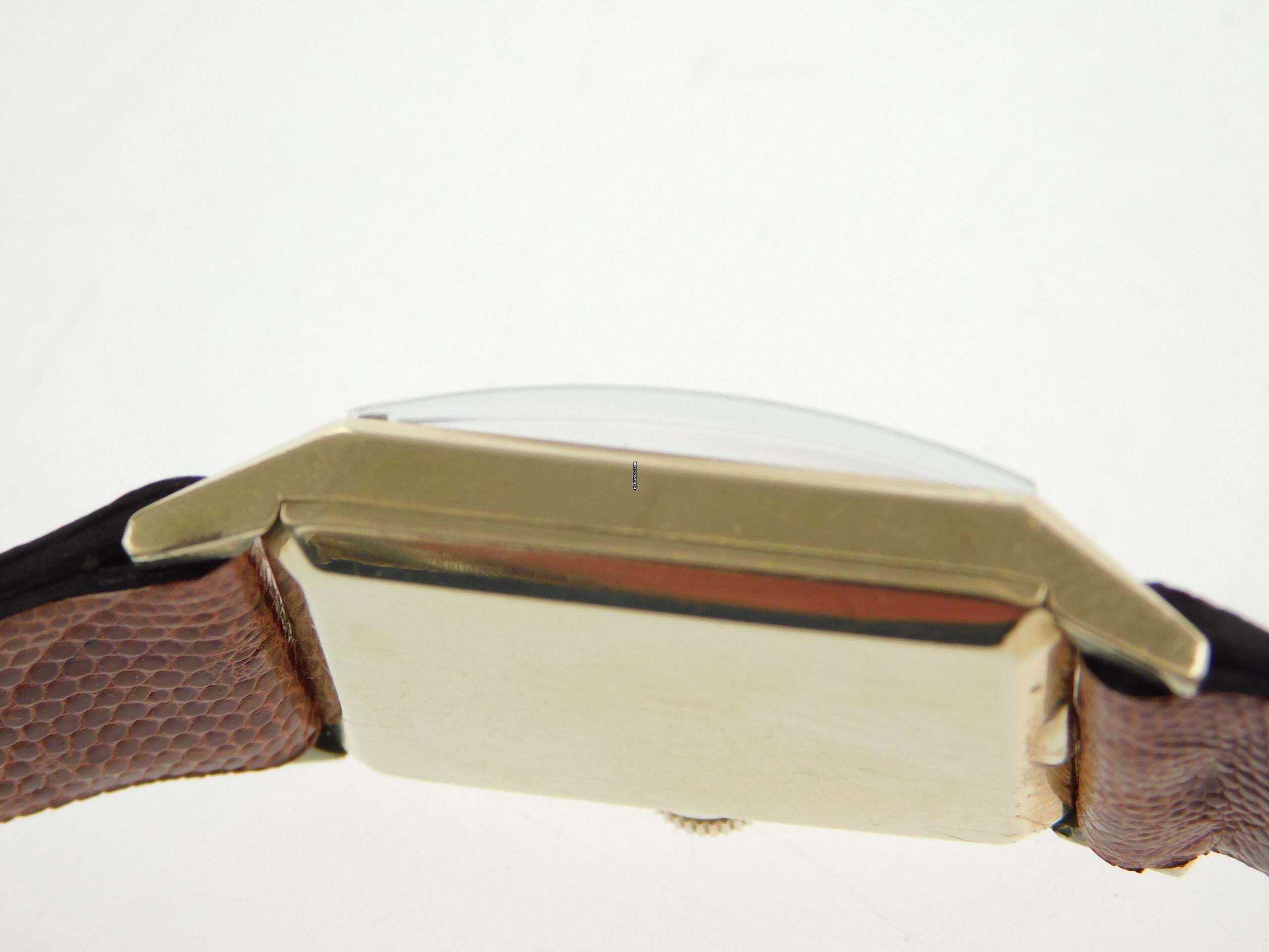 Thumbnail von Jaeger-LeCoultre Classic Le Coultre Tank - Rare Vintage 14K Gelbgold Kaliber 438/4 C W frühe Le Coultre Herrenuhr massiv Gelbgold