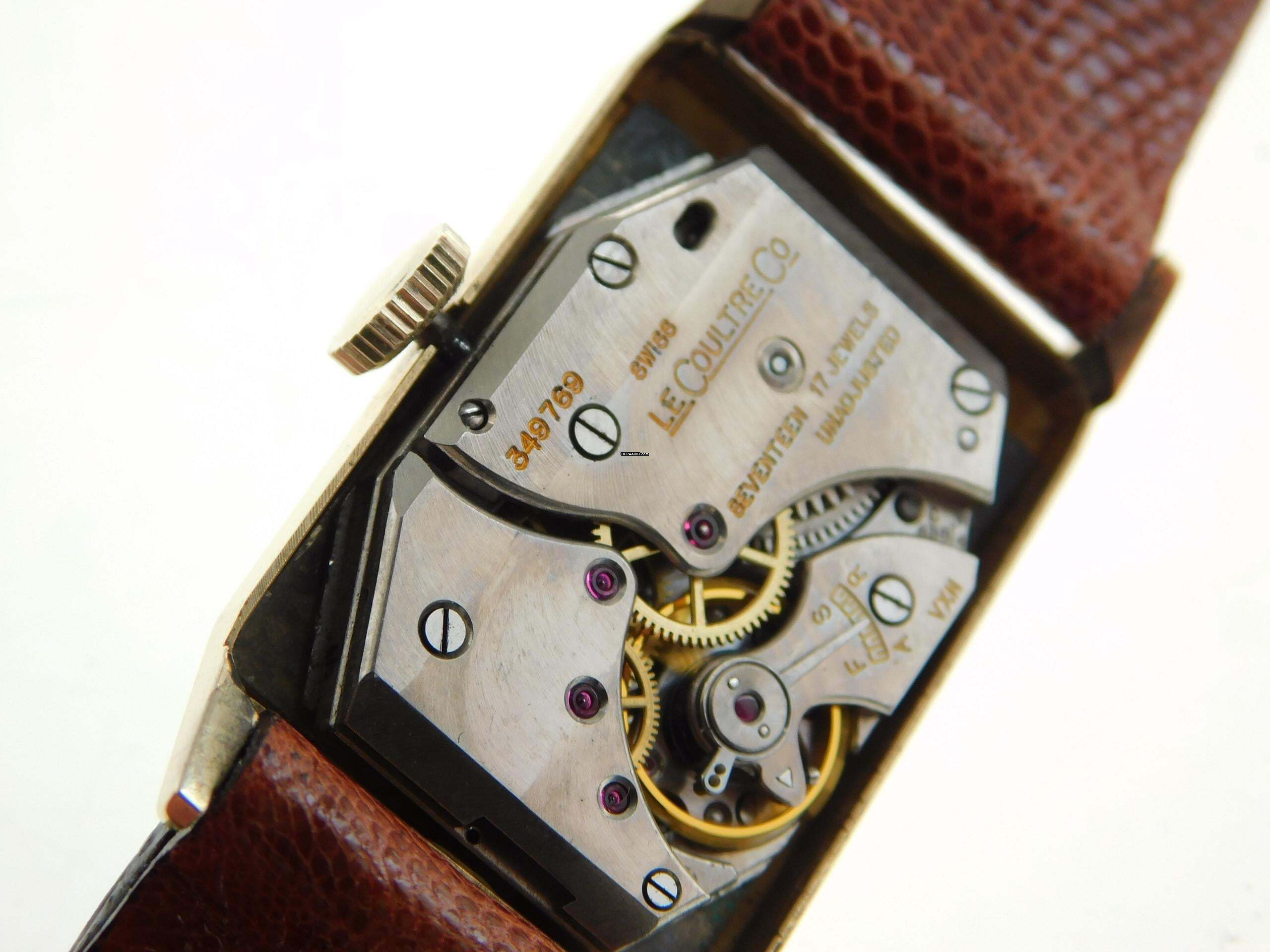 Thumbnail von Jaeger-LeCoultre Classic Le Coultre Tank - Rare Vintage 14K Gelbgold Kaliber 438/4 C W frühe Le Coultre Herrenuhr massiv Gelbgold
