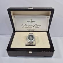 Thumbnail von Patek Philippe Nautilus Travel Time Flyback Chronograph 40,5 мм Полностью