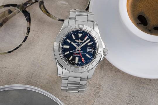  Breitling Avenger II GMT Stahl Automatik Herrenuhr Ref. A32390111B1A1 B&P 2020 