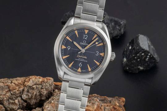Omega Seamaster Railmaster Stahl Automatik Herrenuhr Ref. 220.10.40.20.01.001 B&P 2018